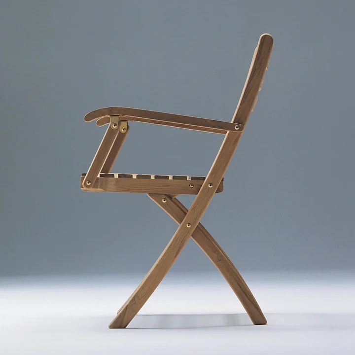 Selandia Chaise pliante avec accoudoirs de Skagerak en teck