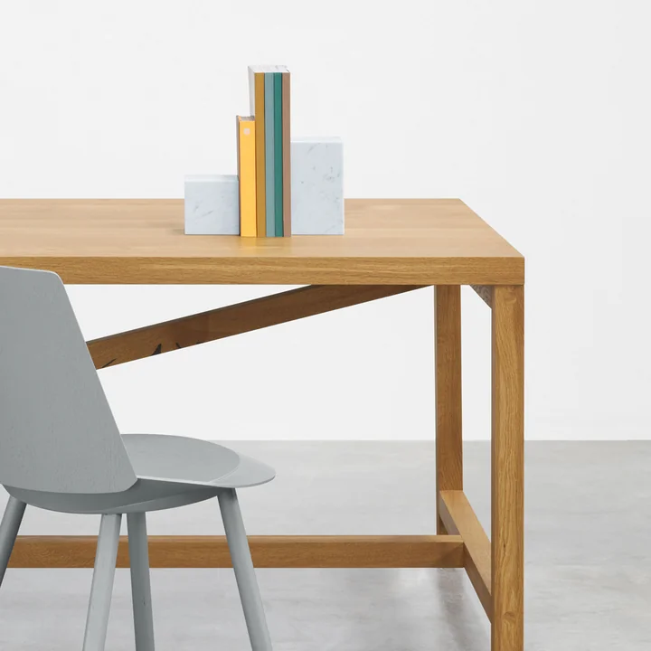 Stop maintient les livres à leur place