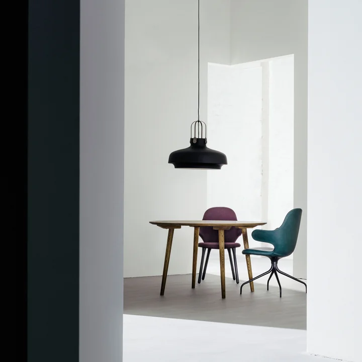 Luminaire suspendu Copenhagen SC8 avec la table In Between SK4 de & Tradition