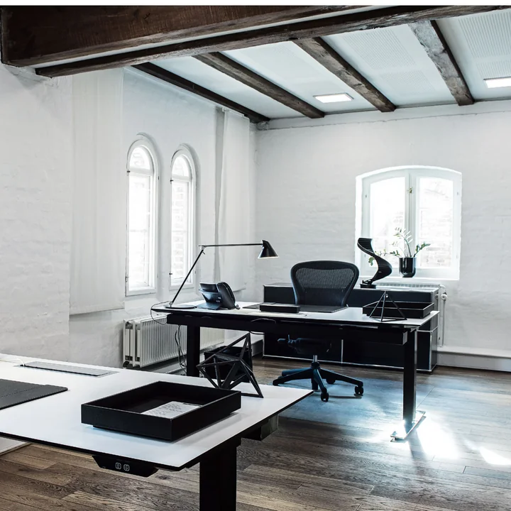 Lampe de table NJP par Louis Poulsen