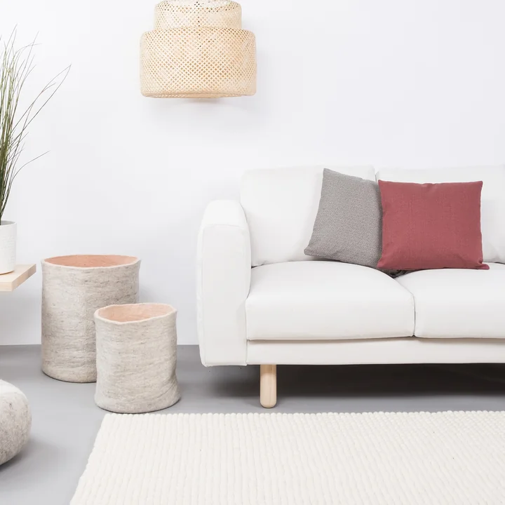 Linéa Tapis Rectangulaire de myfelt devant le canapé