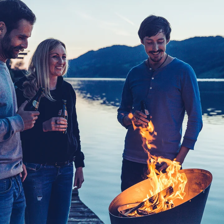 Foyer de braises après le barbecue