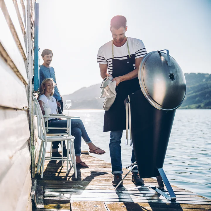 Gril à charbon Cone avec la pince à gril de Höfats