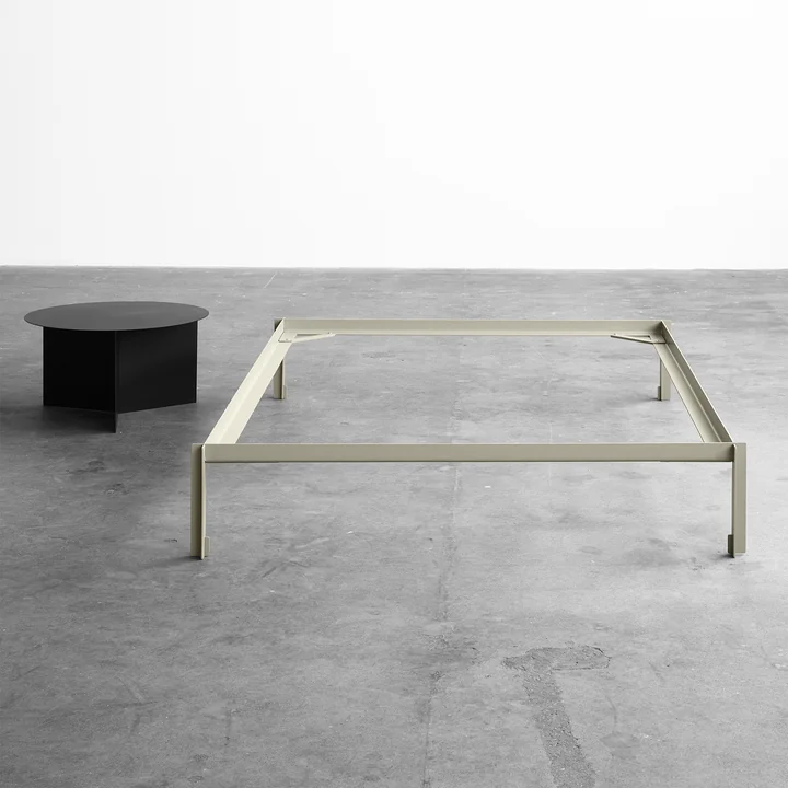 Connect Lit de Leif Jørgensen pour HAY et la Slit Table Round