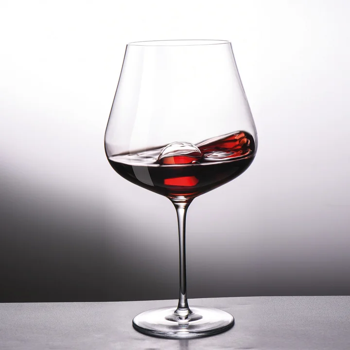 Verre à vin rouge avec boule à décanter en verre