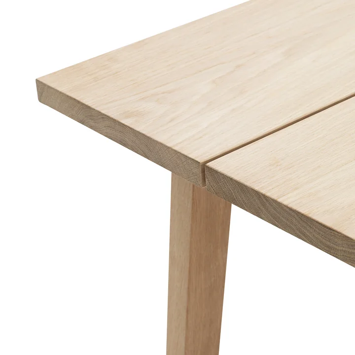 Trois planches solides et larges