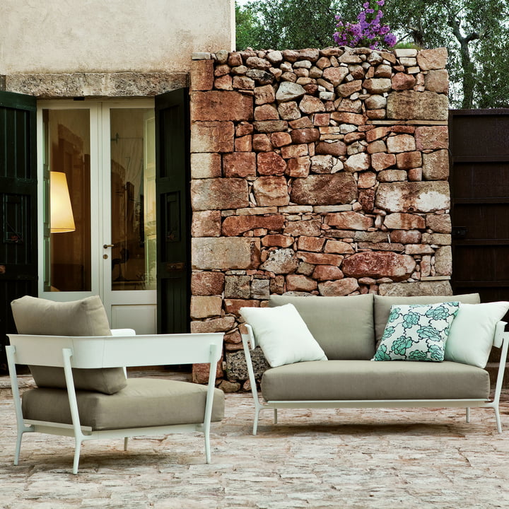 Le fauteuil Aikana en vert olive de Fast