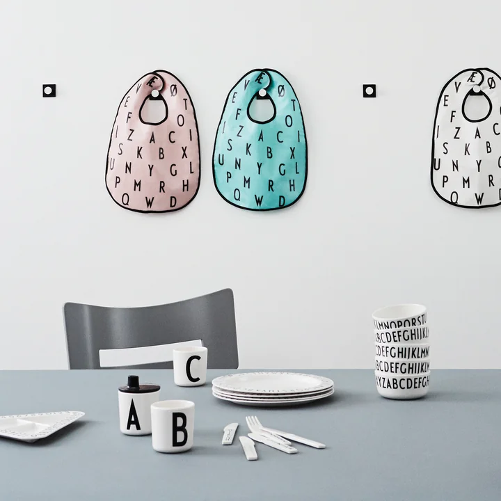 Vaisselle et jouets pour enfants avec ABC