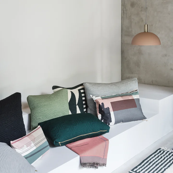 Coussin et couvre-lit Colour Block de Ferm Living avec Dome Shade