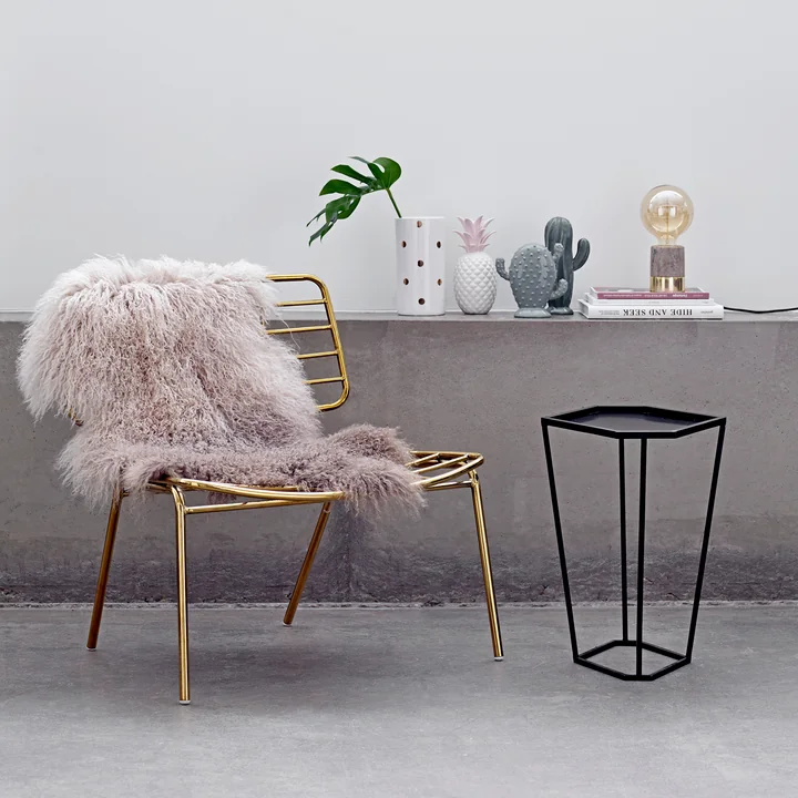 Les cactus et les ananas de décoration ainsi que la peau de mouton tibétaine en dip dye stone/kit de Bloomingville