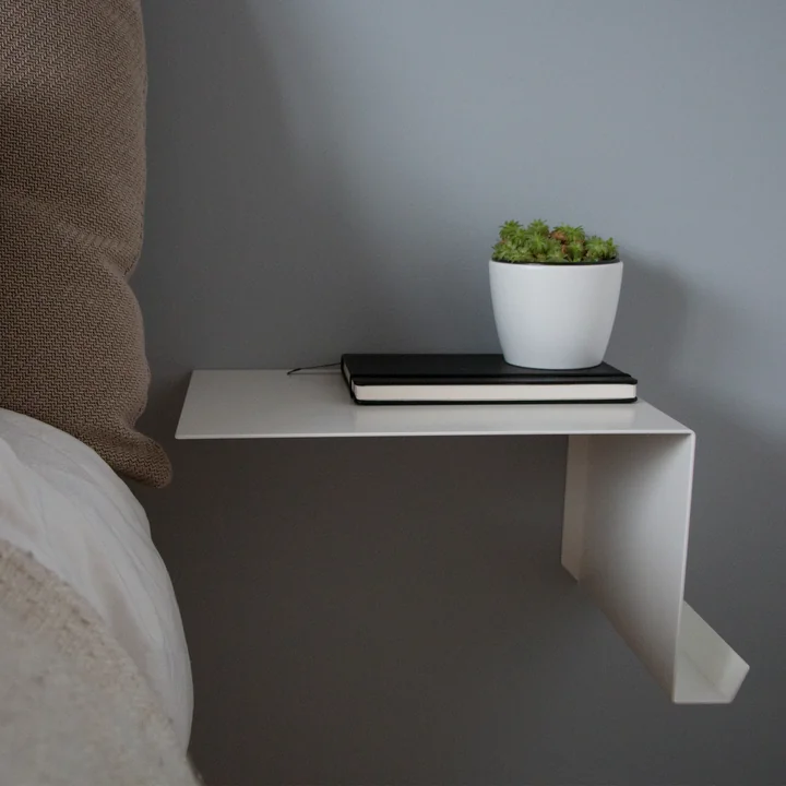 Bedside Table à droite de Nichba Design en blanc