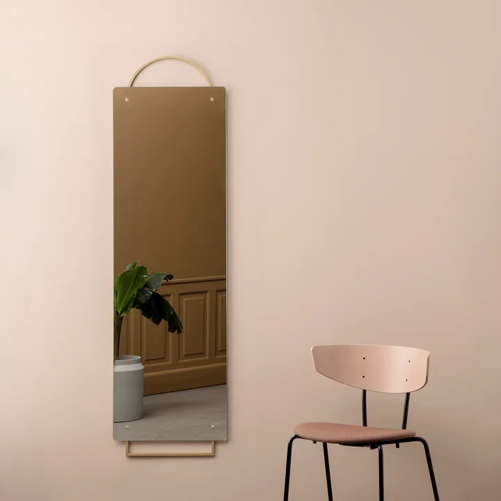 Miroir en laiton orné par Ferm Living