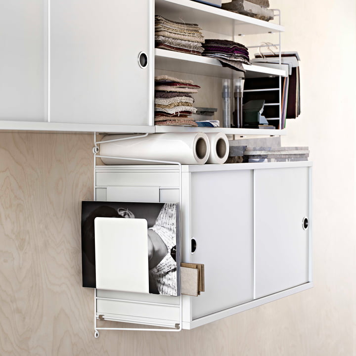 Module d'armoire avec portes coulissantes de String en blanc avec porte-magasin