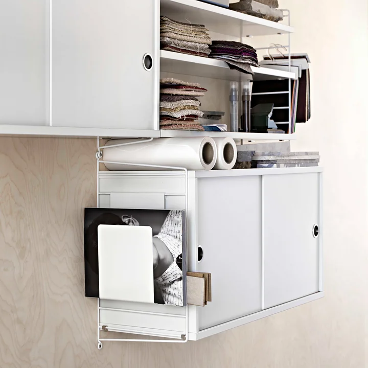 Module d'armoire avec portes coulissantes de String en blanc avec porte-magasin