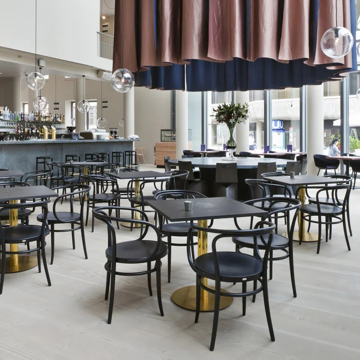 209 Chaise en bois courbé de Thonet