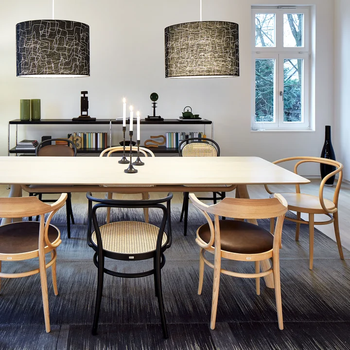 Chaises classiques en bois courbé de Thonet