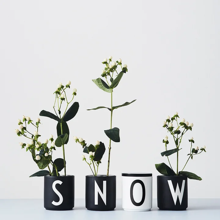 Porte-fleurs pour tasses en porcelaine AJ par Design Letters