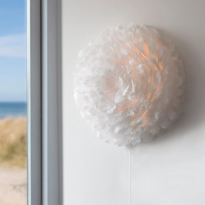 Eos Up Plafonnier et applique murale de Umage en crème sur le mur