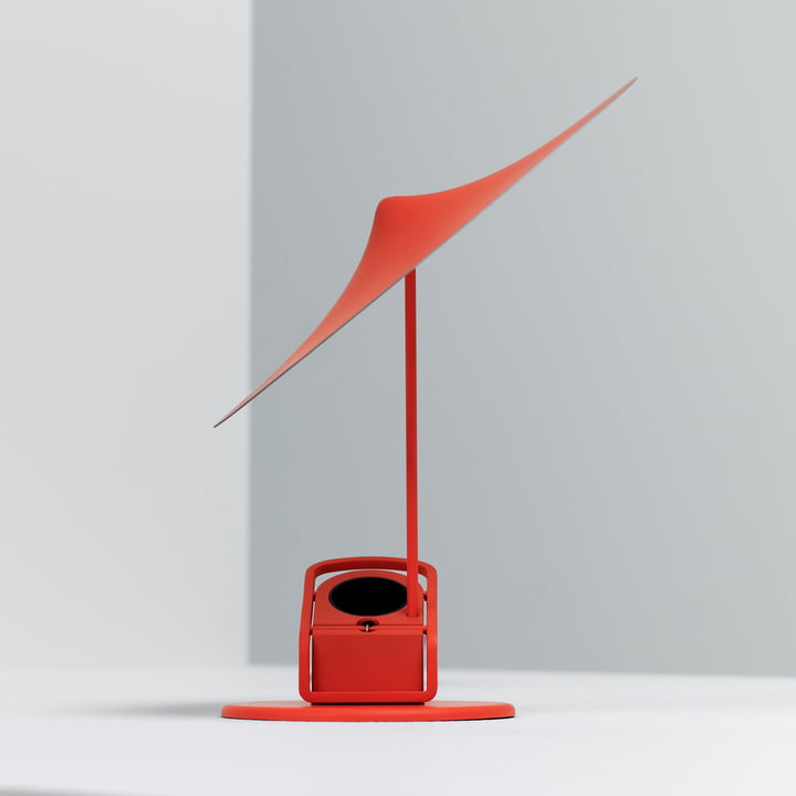 w153 île lampe de table de Wästberg en rouge coquelicot