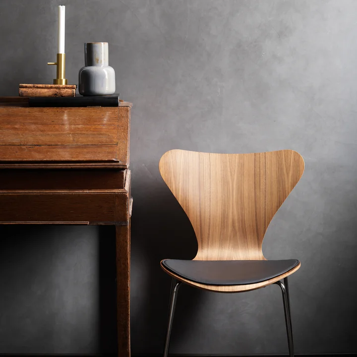 Le Fritz Hansen - coussin d'assise en cuir placé sur la chaise