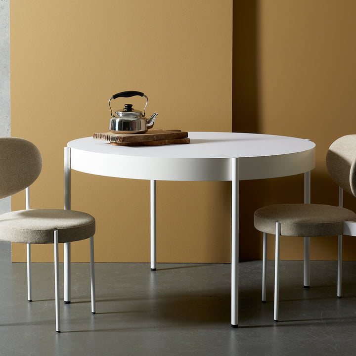 La table 430 de Verpan avec les chaises assorties