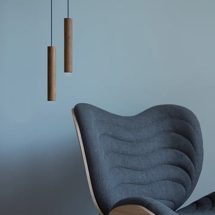 Le site Umage - Chimes Suspension LED à côté du fauteuil