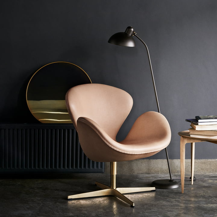 Le Fritz Hansen - KAISER idell - lampadaire et le fauteuil Cygne