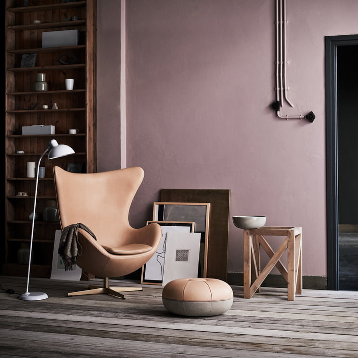 Lampadaire 6556-F de KAISER idell avec Pouf by Cecilie Manz et fauteuil oeuf de Fritz Hansen