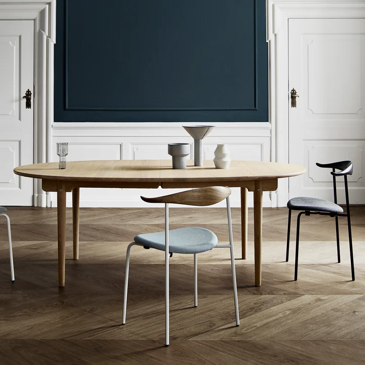 La table à manger à rallonges CH338 de Carl Hansen, 200 x 115 cm en chêne savonné