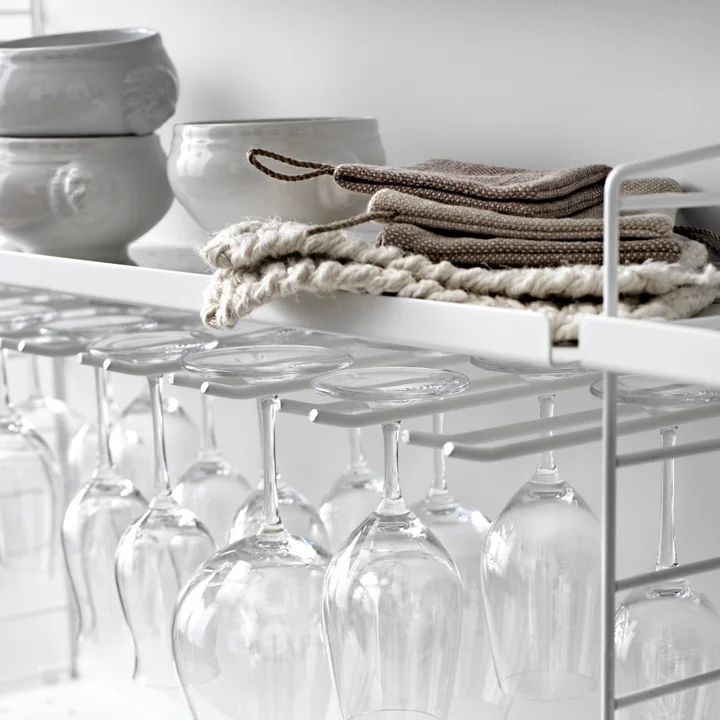 String - fond métallique à bord bas