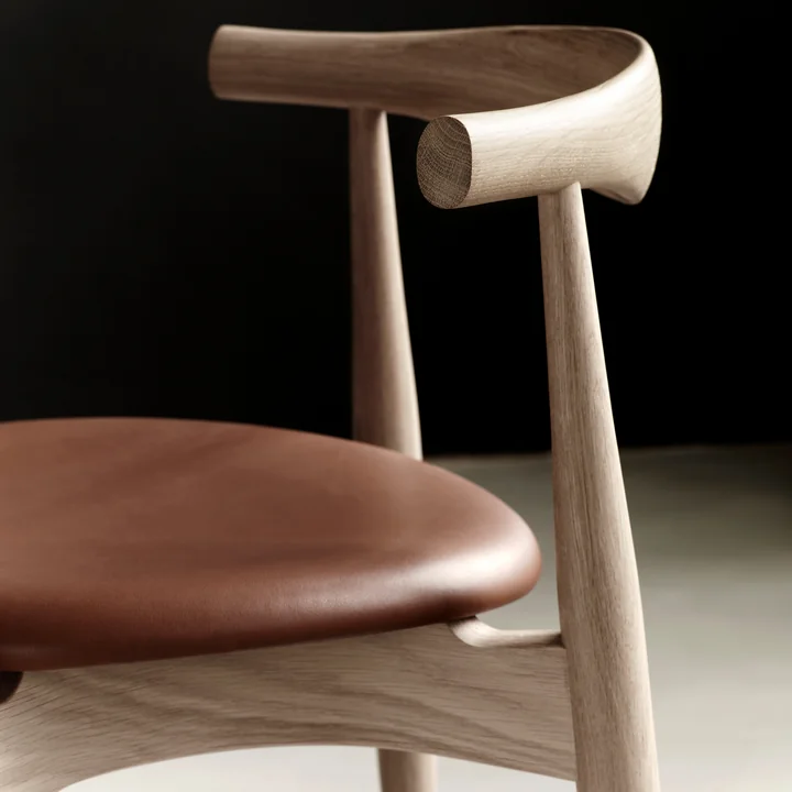 La CH20 Elbow Chair de Carl Hansen en détail