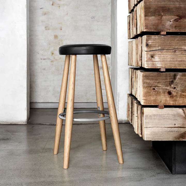 Le tabouret de bar CH56/CH58 de Carl Hansen