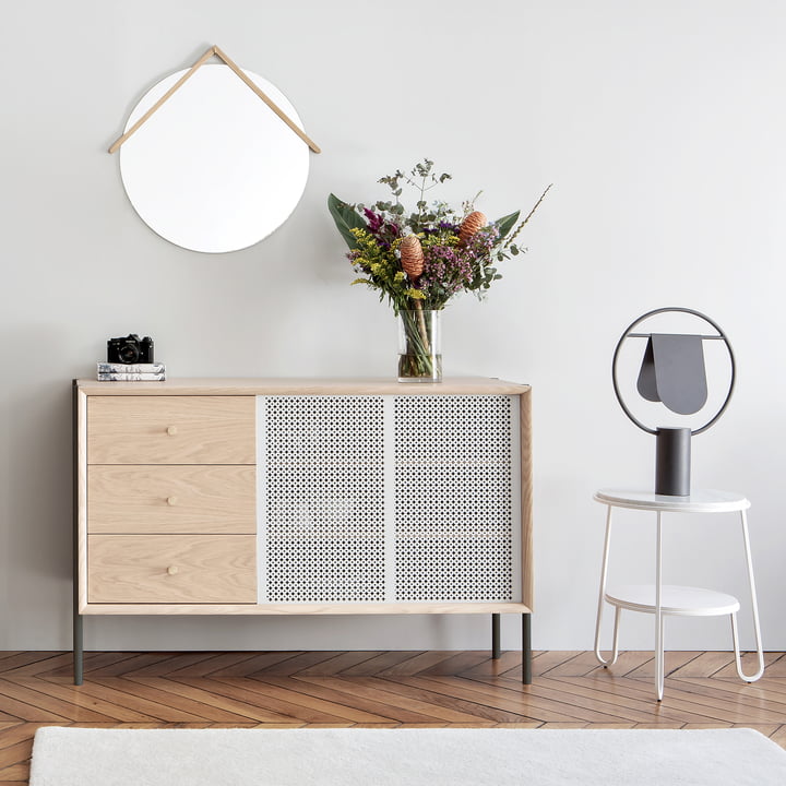 Gabin Sideboard avec tiroirs de Hartô en chêne / gris clair (RAL 7035)