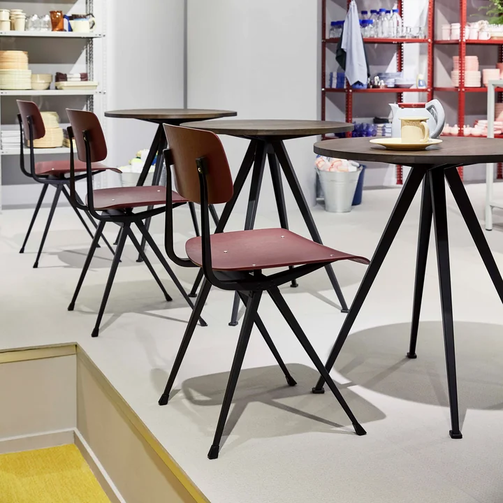 Table de bistrot HAY - Pyramid 21, 70 x 70 cm, chêne fumé / noir  