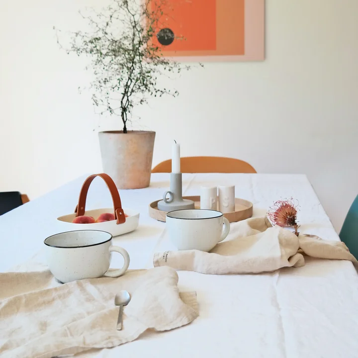 Salle à manger de Julia Biersa, Juempati 2