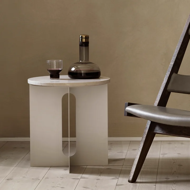 Androgyne Table d'appoint avec plateau en marbre et Wine Breather de Audo