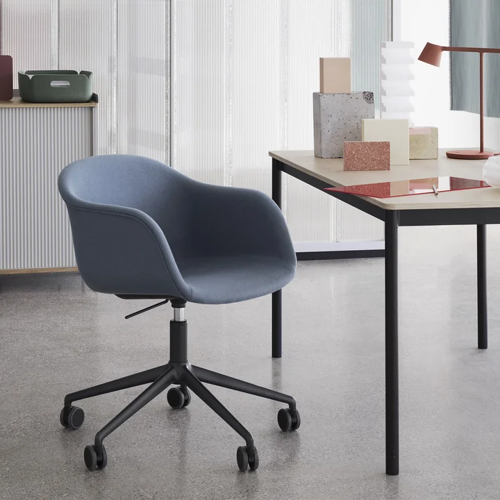 Fauteuil de bureau en fibre Swivel Base de Muuto