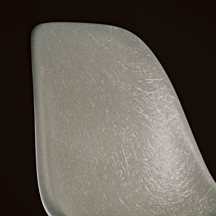 Eames Fiberglass Side Chair par Vitra en détail