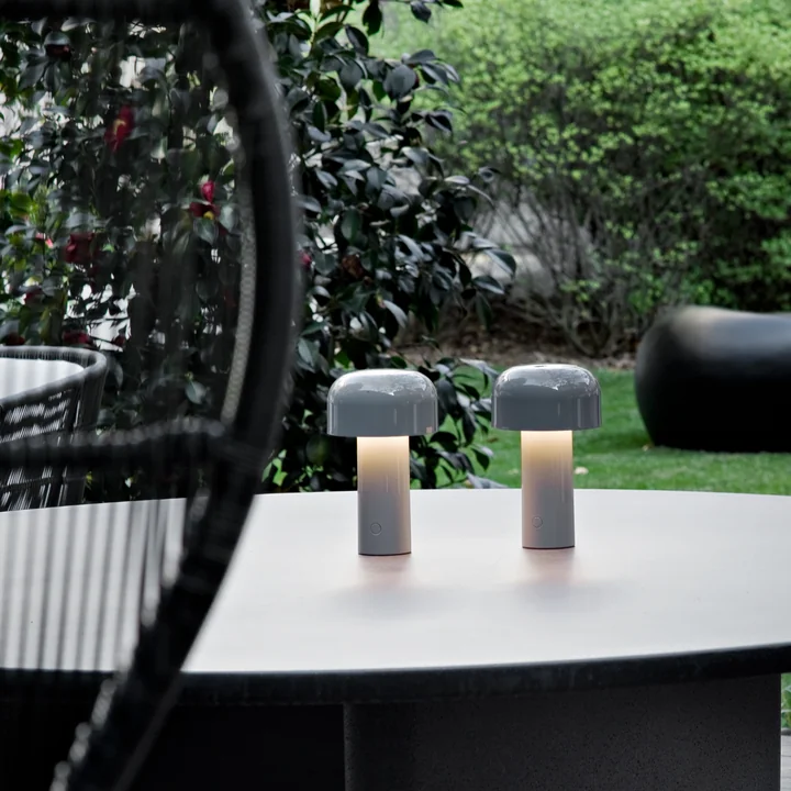 Bellhop Lampe de table à accu (LED) de Flos en gris
