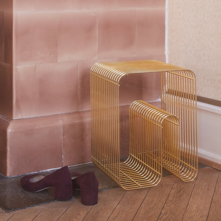 Curva Tabouret doré de AYTM