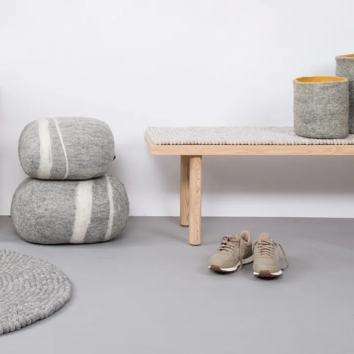 Coussin en galets de myfelt en gris foncé