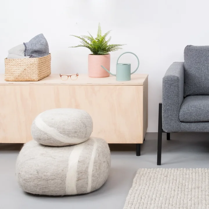 Coussin de galets en beige clair de myfelt