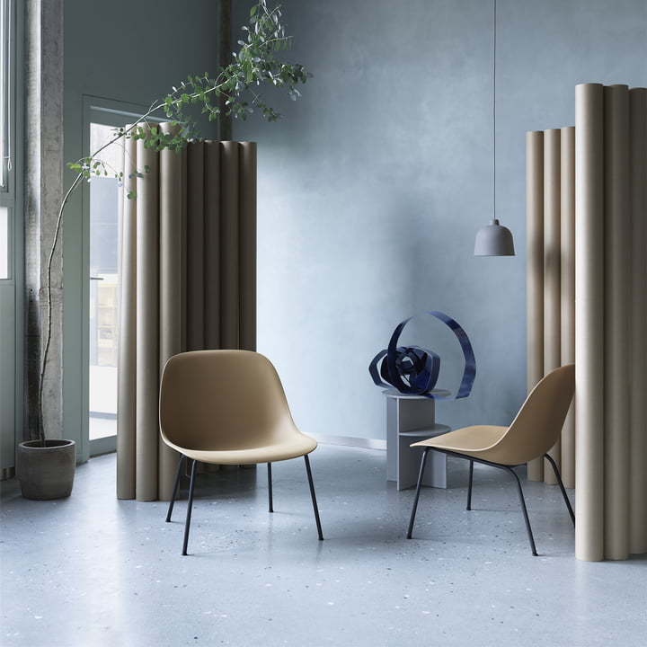 Fiber Lounge Chair Tube Base, noir / ocre de Muuto dans l'ambiance de la maison