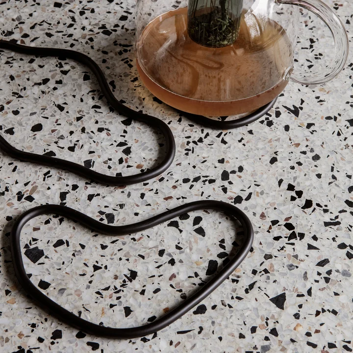 Dessous de bassin en noir (lot de 3) de Ferm Living on the table