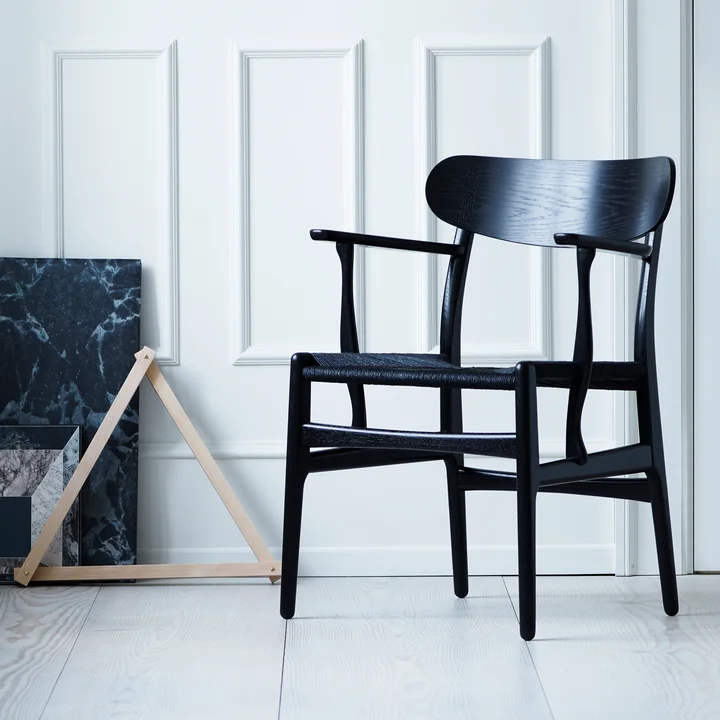 CH26 Chaise avec accoudoirs de Carl Hansen en chêne teinté noir