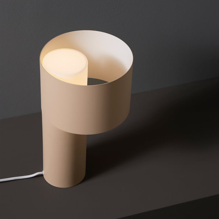 Lampe de table Tangent de Woud dans le sable du désert