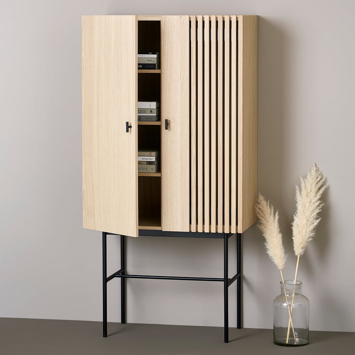 Array Highboard 80 cm en chêne de Woud dans l'ambiance du salon