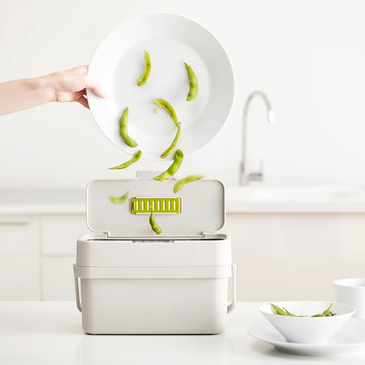 Compo 4 - Poubelle biologique de Joseph Joseph en gris