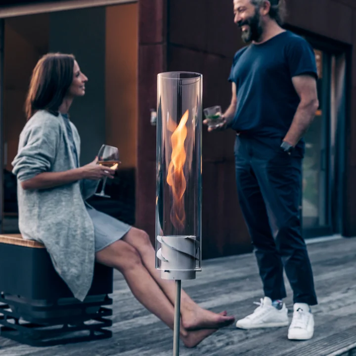 Faire tourner le feu de la table avec un pic de terre de höfats