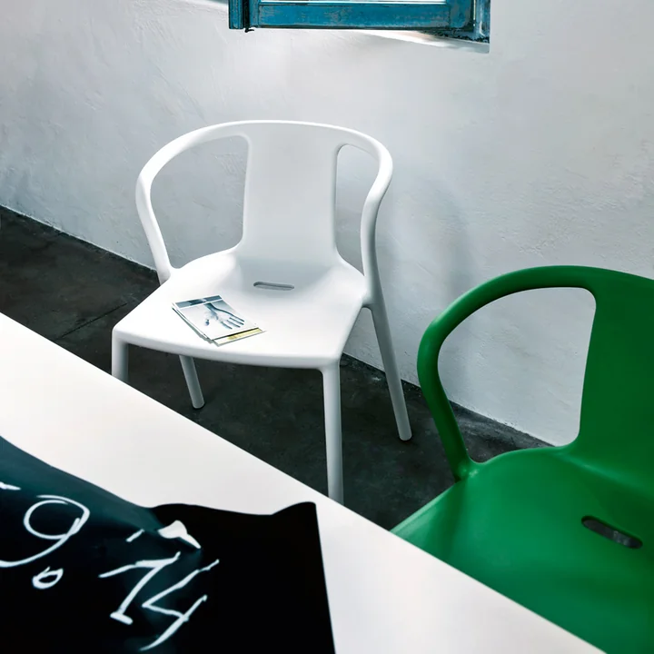 Fauteuil Air-Armchair de Magis à table